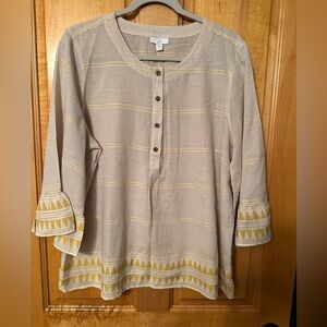 Beige and yellow cotton top with 3/4 flounce sleeve.